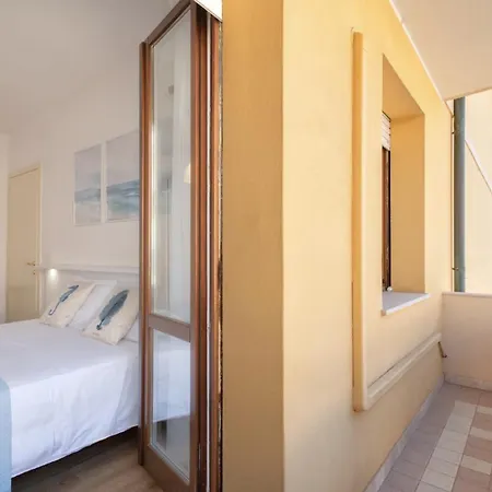 Apartment Petit Bijoux A Few Steps From The Beach, Sea View And Parking Space