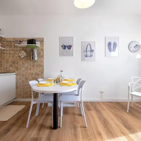 Petit Bijoux A Few Steps From The Beach, Sea View And Parking Space Lejlighed *